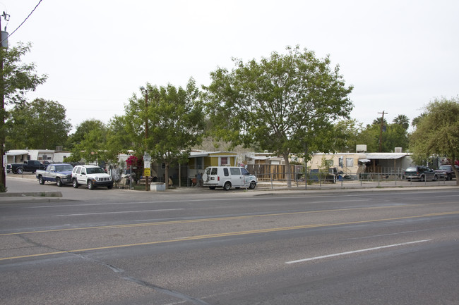 Lazy D Mobile Home Park in Phoenix, AZ - Foto de edificio - Building Photo