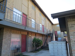 Landmark Apartments in Seguin, TX - Foto de edificio - Building Photo