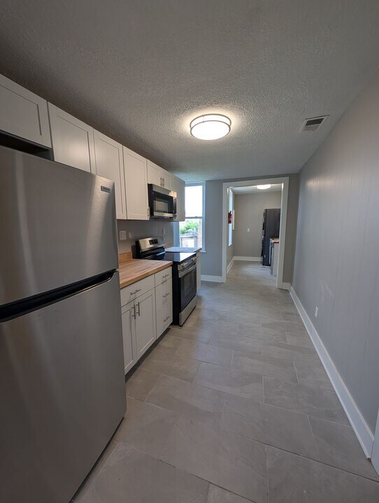 1402 W Sycamore St in Pittsburgh, PA - Building Photo
