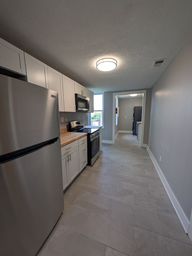 property at 1402 W Sycamore St