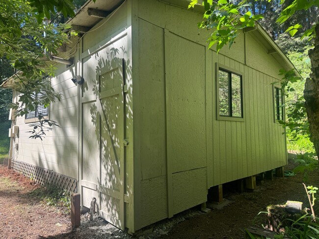 4248 Dows Prairie Rd in Mckinleyville, CA - Building Photo - Building Photo