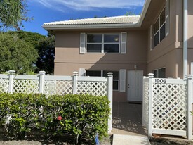 1905 Stratford Way in West Palm Beach, FL - Building Photo - Building Photo