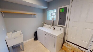 Beautiful Waverly townhouse near Johns Hopkins University in Baltimore, MD - Building Photo - Building Photo