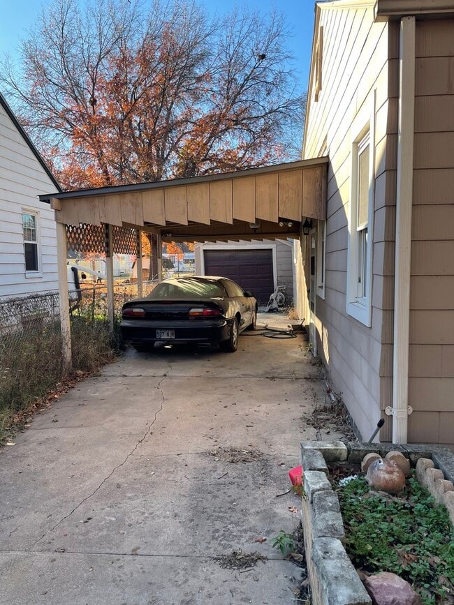 1515 Woodland N in Wichita, KS - Foto de edificio - Building Photo