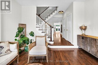 1148 Woodington Ln in Oakville, ON - Building Photo - Building Photo