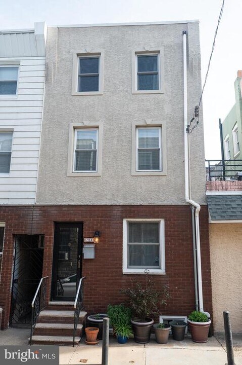 703 Annin St in Philadelphia, PA - Building Photo