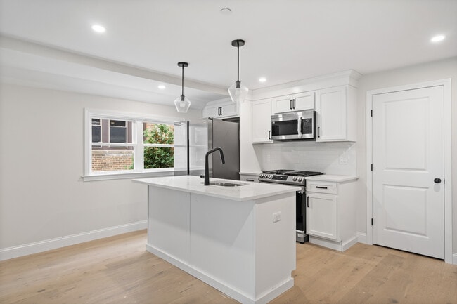 57 Nottinghill Rd, Unit 1