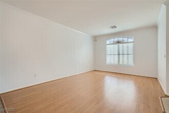 549 Jade Cliffs Ln, Unit Apt 413 in Las Vegas, NV - Building Photo - Building Photo