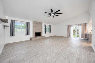 11502 Lansbury Dr in Houston, TX - Building Photo - Building Photo