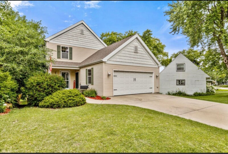 1438 Cleveland Ave in Waukesha, WI - Foto de edificio