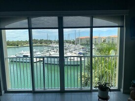 14 Harbour Isle Dr W in Fort Pierce, FL - Building Photo