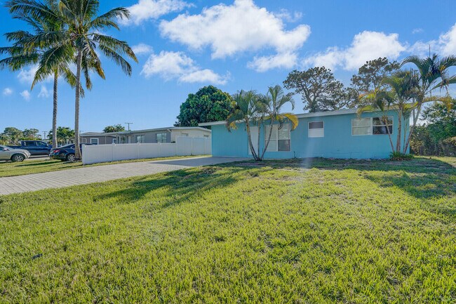 1828 Maypop Rd in West Palm Beach, FL - Building Photo - Building Photo