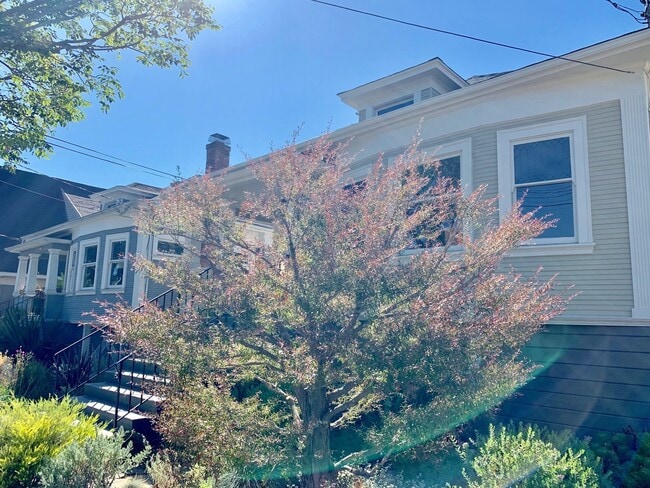 5449 Shafter Ave in Oakland, CA - Building Photo - Building Photo