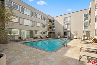 1025 Kings Rd in West Hollywood, CA - Building Photo - Building Photo