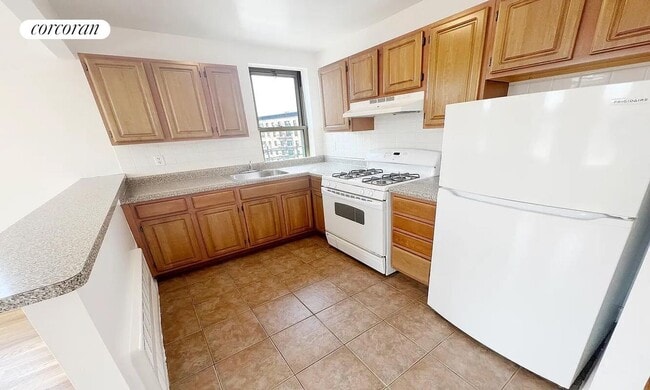 824 St Nicholas Ave in New York, NY - Building Photo - Building Photo