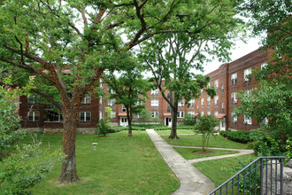 Sterling Court Apartments in Nashville, TN - Building Photo - Building Photo