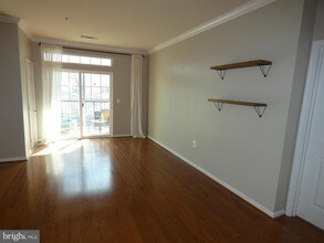 2465 Army Navy Dr in Arlington, VA - Building Photo - Building Photo