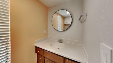 7203 Edenborough Dr in Oklahoma City, OK - Building Photo - Building Photo