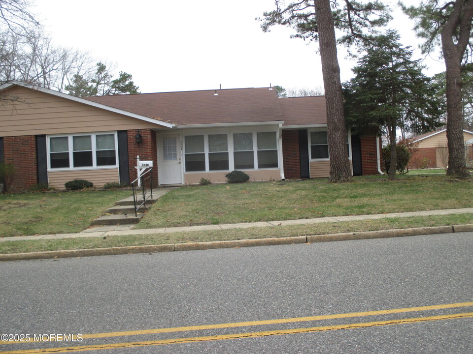 454B Portsmouth Dr in Lakewood, NJ - Building Photo