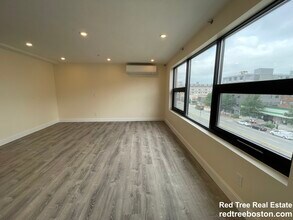 1022 Commonwealth Ave in Boston, MA - Building Photo - Building Photo