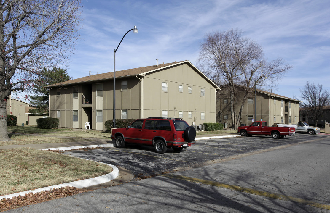 Creek Village in Okmulgee, OK - Building Photo