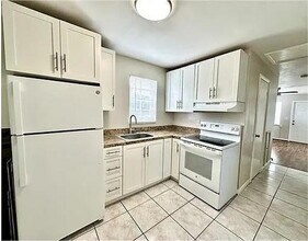 420 Douglass Ave in West Palm Beach, FL - Building Photo - Building Photo