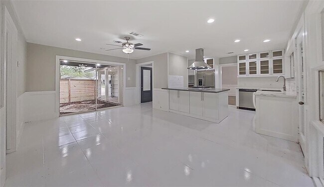 property at 5422 Lincrest Ln