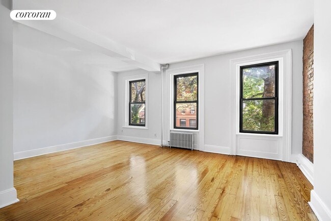 52 Douglass St