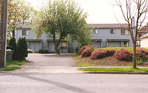 2310 N Killingsworth St in Portland, OR - Building Photo