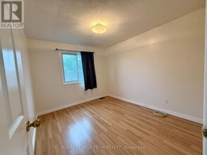 128 Pinetrail Crescent in Ottawa, ON - Building Photo - Building Photo
