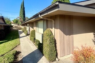 Country Club Villas in San Bernardino, CA - Building Photo - Building Photo