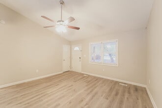 731 Firecrest St SE in Concord, NC - Foto de edificio - Building Photo