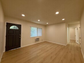 2043 S Bedford St in Los Angeles, CA - Building Photo - Building Photo