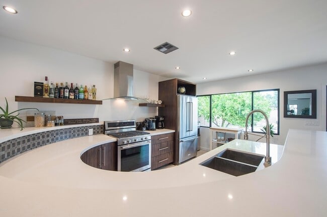 property at 3732 E Glenrosa Ave