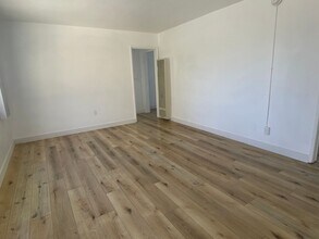 5130 Roseland St-Unit -5140-3 in Los Angeles, CA - Building Photo - Building Photo