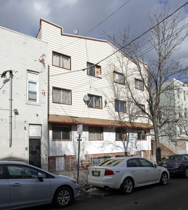 182 Griffith St in Jersey City, NJ - Building Photo