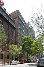 25 E 10th Street in New York, NY - Building Photo - Building Photo