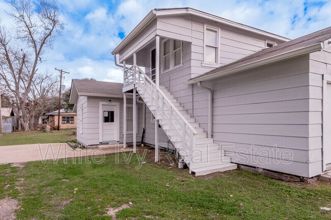 200 W Caroline St in Trinity, TX - Building Photo - Building Photo