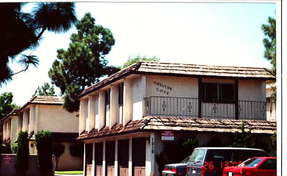 Shelter Cove in Costa Mesa, CA - Foto de edificio - Building Photo