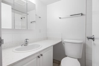 1160 Haro St in Vancouver, BC - Building Photo - Building Photo