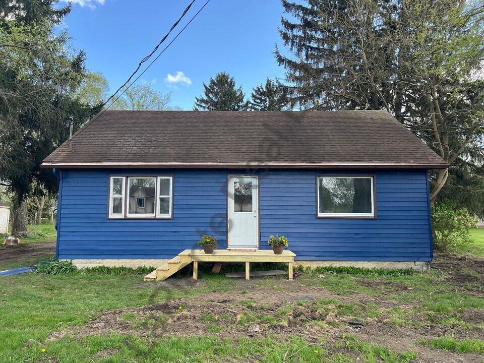 9155 Maumee Western Rd in Monclova, OH - Building Photo