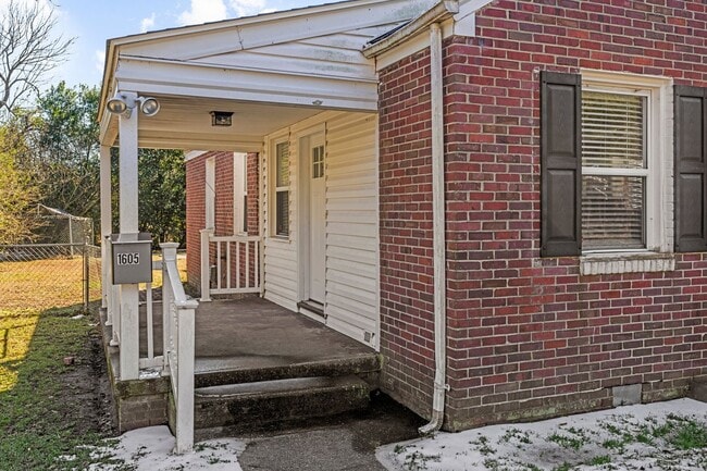 1605 Oakwood Ave in New Bern, NC - Building Photo - Building Photo