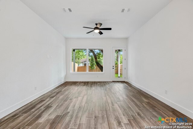 214 Connelly St in San Antonio, TX - Building Photo - Building Photo