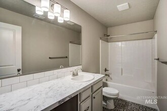 7565 E Declaration Dr in Nampa, ID - Building Photo - Building Photo