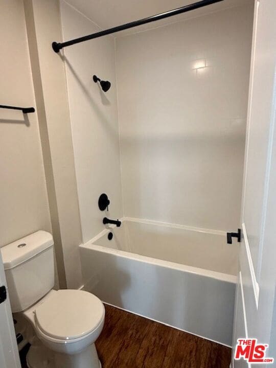 7660 Beverly Blvd in Los Angeles, CA - Foto de edificio - Building Photo