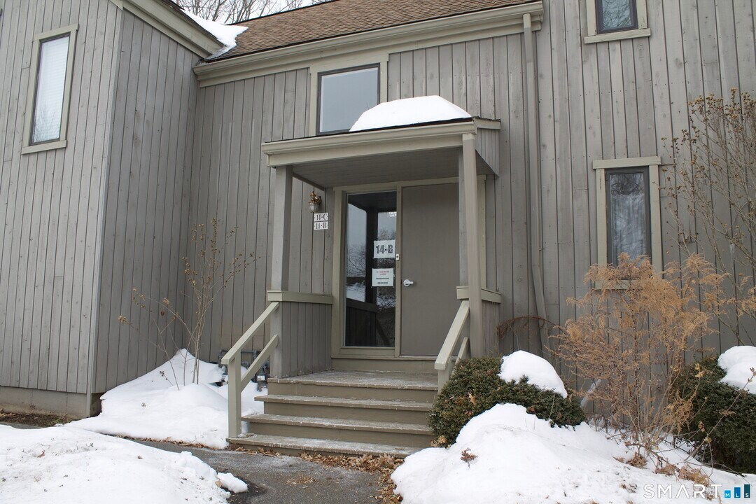 14b Algonquin Ln in Stratford, CT - Building Photo