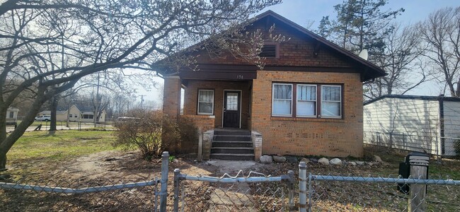 property at 136 S Griffin St