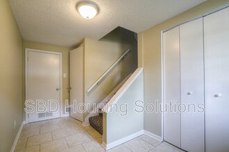 107 SE Brentwood Dr in Lee's Summit, MO - Building Photo - Building Photo