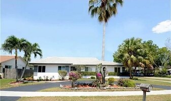 5372 SW 118th Ave in Cooper City, FL - Building Photo