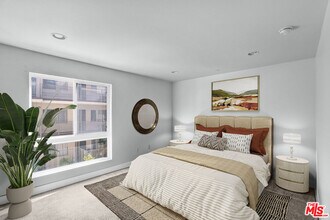 7249 Franklin Ave in Los Angeles, CA - Building Photo - Building Photo